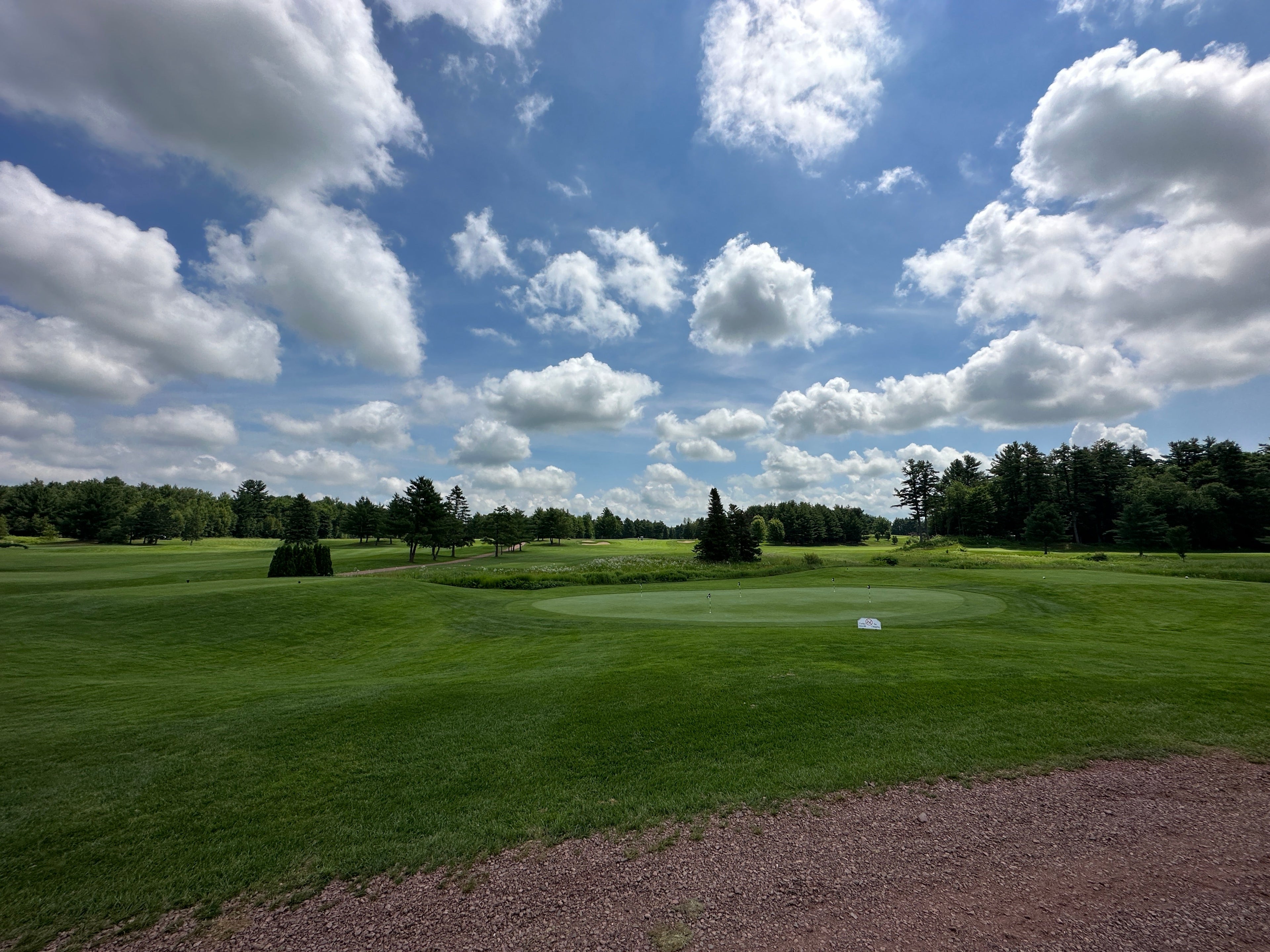 Top 10 des plus beaux terrains de golf autour de Montréal : mes coups de cœur